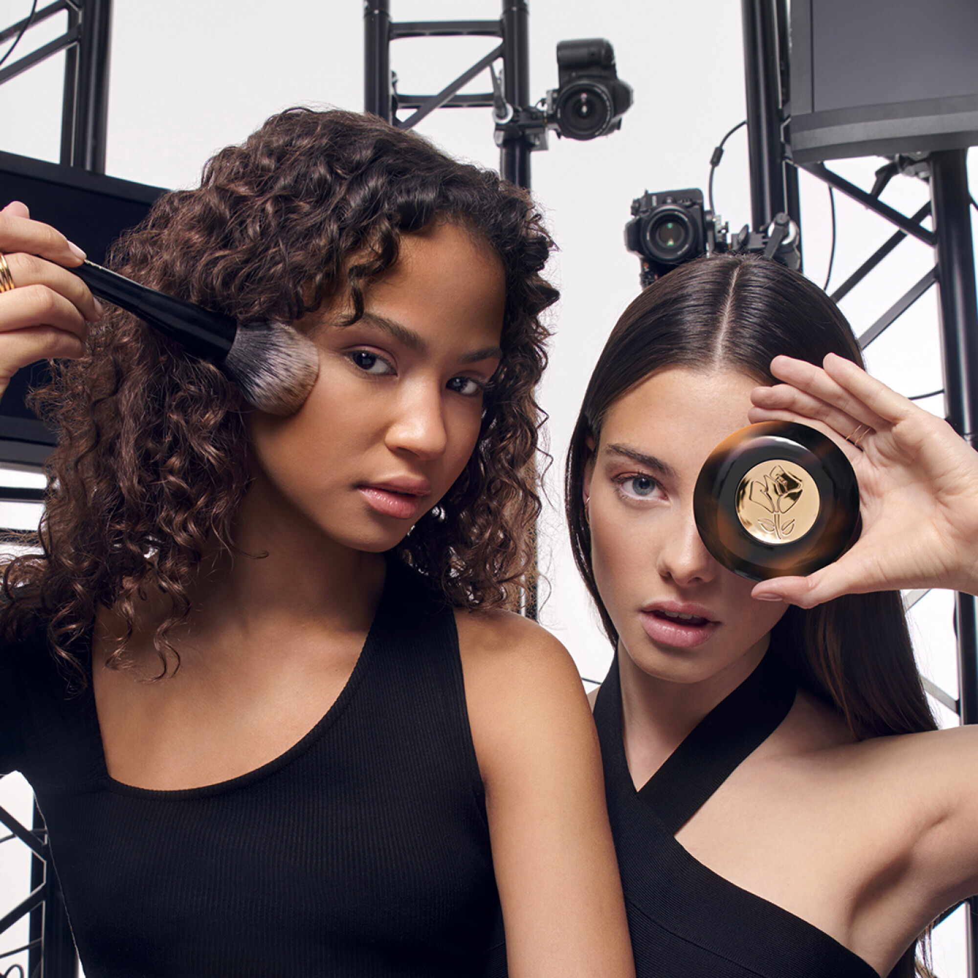 TEINT IDOLE ULTRA WEAR TRANSFORMING HIGHLIGHTER - היילייטר טיינט אידול