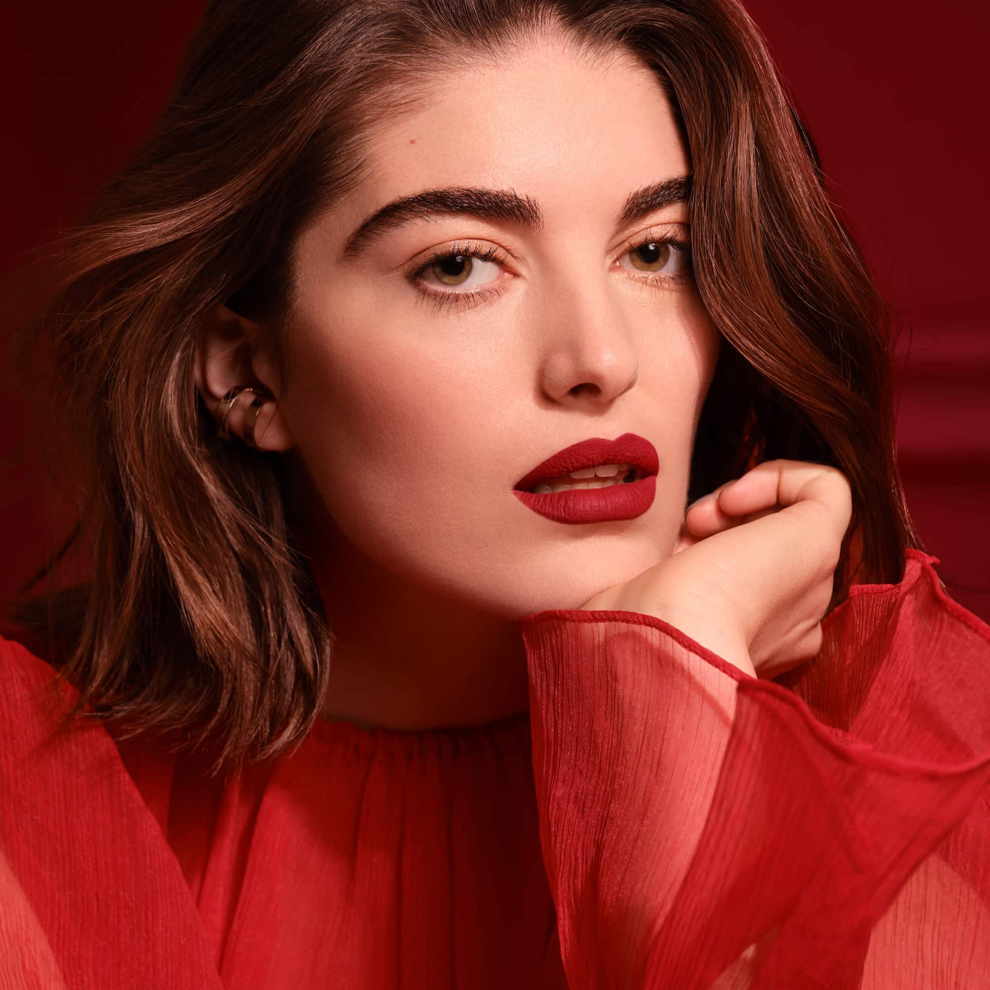 L'ABSOLU ROUGE DRAMA MATTE - גימור מאט אבקתי ונוחות מענגת ומתמשכת